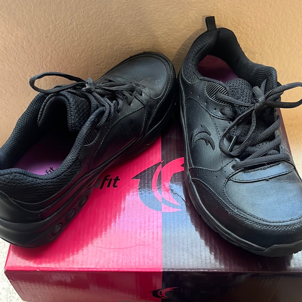 Therafit women’s work shoes worn once